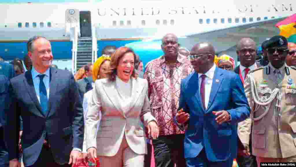 Kamala Harris Ta Sauka A Ghana Don Fara Ziyara Aiki Mai Cike Da Tarihi Zuwa Wasu Kasashen Afirka