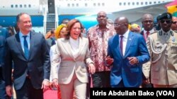 Kamala Harris Ta Sauka A Ghana Don Fara Ziyara Aiki Mai Cike Da Tarihi Zuwa Wasu Kasashen Afirka