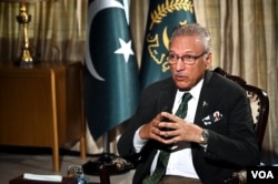 巴基斯坦总统阿尔维接受美国之音乌尔都语采访。(2023年11月16日)