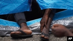 ARCHIVO - Migrantes haitianos acampan en tiendas de campaña en la plaza Giordano Bruno en Ciudad de México, el 18 de mayo de 2023. 