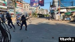 ফেনীতে ত্রিমুখী সংঘর্ষ