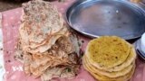 هاووڵاتیان بە تامەزرۆییەوە ڕوو لە خواردنە کوردەوارییەکان دەکەن 