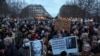 Građani pružaju podršku osnivaču Vikiliksa Džulijanu Asanžu u Parizu, 20. februara 2024. 
