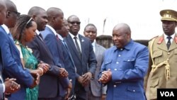 Perezida Evariste Ndayishimiye Asuhuza bamwe mu bayobozi mu Burundi
