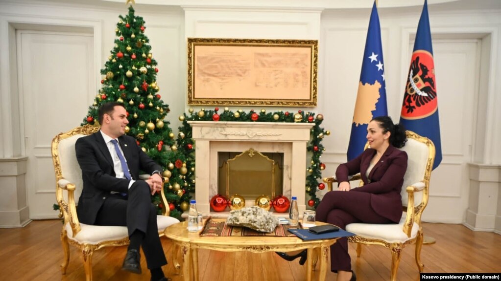 Kosovë, një pjesë e opozitës nuk e takon presidenten Osmani për diskutime mbi Asociacionin