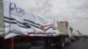 Kamioni koji prevoze humanitarnu pomoć iz Egipta na putu ka Gazi.