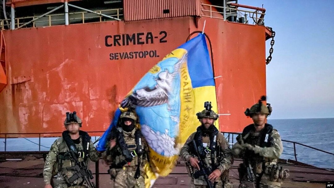 Украинский спецназ на освобожденных от оккупантов буровых платформах в Черном море. 11 сентября 2023.