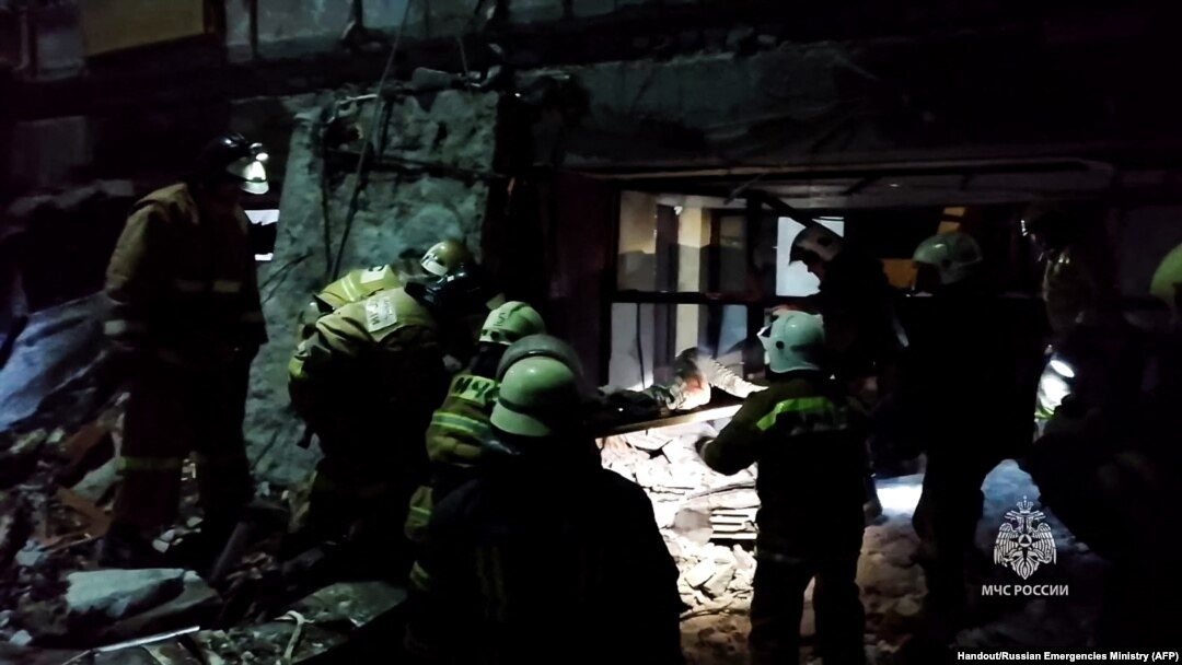 Snimak ekrana sa snimka koji je objavilo rusko Ministarstvo za vanredne situacije 3. februara 2024. u Lisičansku, u Ukrajini, okupiranom od Rusije. AFP FOTO / Ministarstvo za vanredne situacije Rusije