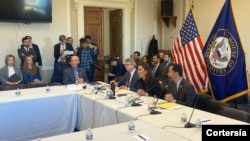 Miembros del subcomité para el Hemisferio Occidental de la Cámara de Representantes de Estados Unidos, durante una mesa redonda sobre Venezuela. 