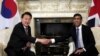 영국 국빈 방문한 윤석열 한국 대통령과 리시 수낙 영국 총리가 22일 런던 총리관저에서 회담했다.