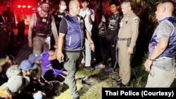ထိုင်းနိုင်ငံ အယုဒ္ဓယ အဝေးပြေး ကားလမ်းမကြီးပေါ်မှာတရားမဝင် မြန်မာ အလုပ်သမား ၁၃ ဦးကို ဖမ်းဆီးရမိ (စက်တင်ဘာ ၁၃၊ ၂၀၂၃)ဓာတ်ပုံ - ထိုင်းရဲတပ်ဖွဲ့