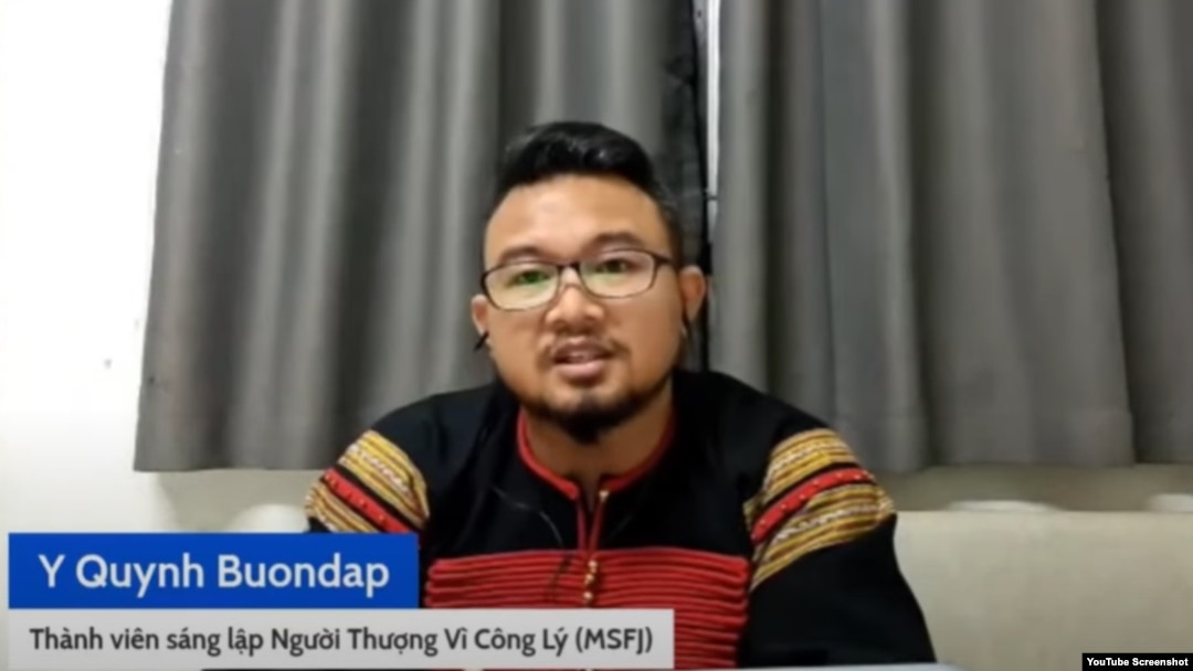 Ông Y Quynh Bdap, đồng sáng lập nhóm Người Thượng Vì Công lý (MSFJ), ngày 30/11/2023. (Photo YouTube Dak Lak News)