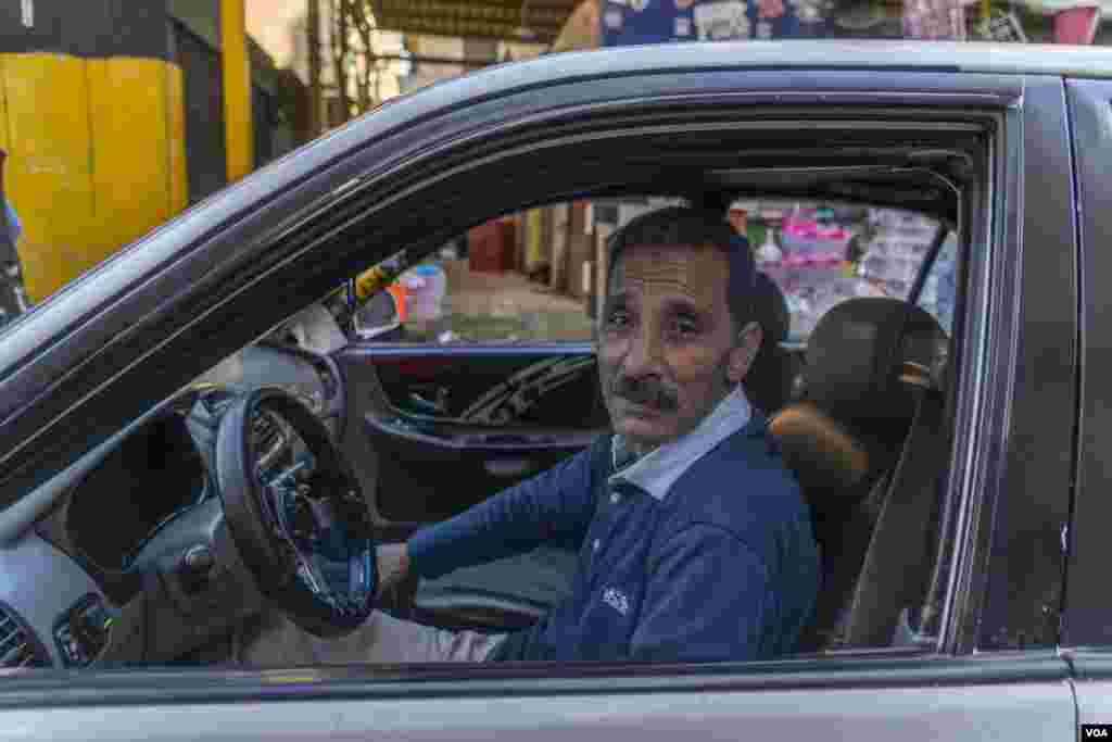 Mohamed, a taxi driver who often breaks his fast at charity iftars, is seen in Cairo, March 28, 2023. &quot;In past years, you would see [a charity iftar] on every street corner, but now, you have to ask and look around the neighborhood,&quot; Mohamed says. (Hamada Elrasam/VOA)&nbsp;