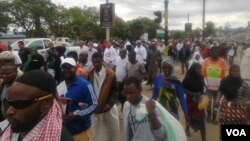 Hundreds of people in Malawi march on Nov. 15, 2023, in the streets of Blantyre against the conflict in Gaza. (Lameck Masina/VOA)