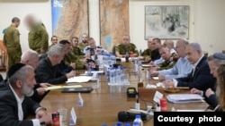 以色列战时内阁于2024年4月14日星期日举行会议（以色列政府新闻办公室提供）
