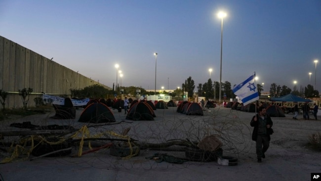 Israeli activists set up tents for blocking trucks carrying humanitarian aid into the Gaza Strip, at the Kerem Shalom border crossing between Israel and Gaza, in southern Israel, Feb. 7, 2024.