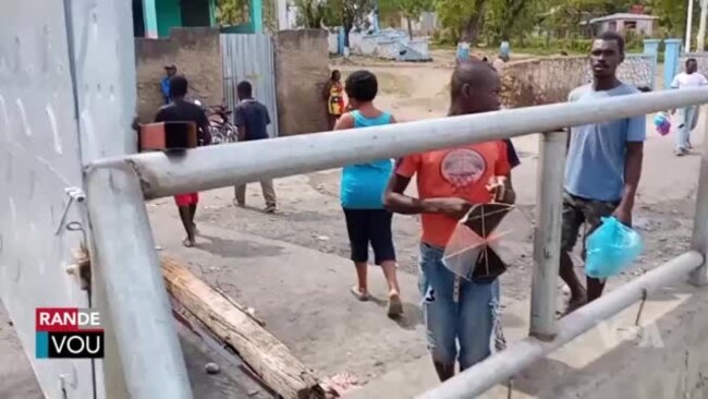 Moun Jeremi Monte 2 Gwo Baryè pou Separe Vil la ak Rès Peyi d Ayiti 