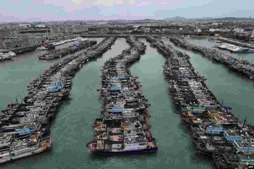 Fishing boats are moored at a port in the Gaoqi locality of Xiamen city at Fujian province in preparation for the approaching Typhoon Doksuri, China.(Photo by AFP)