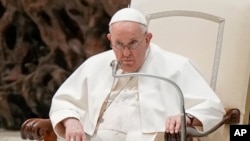 El papa Francisco habla en la audiencia general semanal en el Aula Pablo VI en el Vaticano, el 22 de febrero de 2023. 