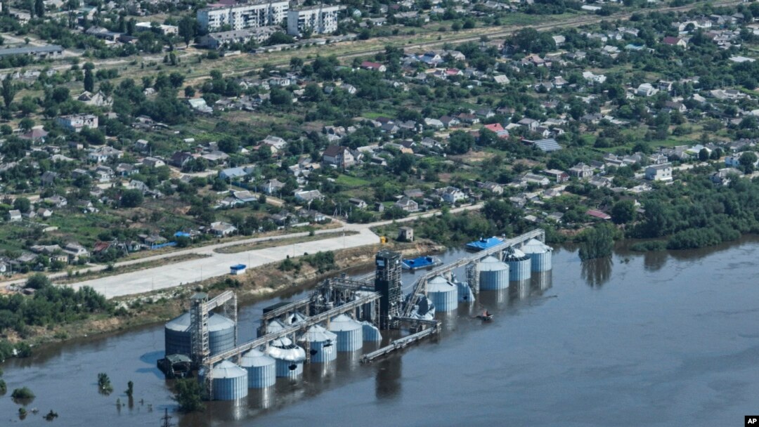Đập Kakhovka ở Kozatske, ngày 7/6/2023.