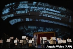 Penyanyi opera AS Will Liverman tampil saat gladi bersih X: Kehidupan dan Zaman Malcolm X di Metropolitan Opera di New York City, 31 Oktober 2023. (Foto: Angela Weiss/AFP)