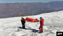 The body of an U.S. mountain climber who disappeared 22 years ago while climbing a 6,700-metre-high mountain in Peru was found mummified and with his clothes in good condition, police said on July 8, 2024. (Photo by Handout / Peruvian National Police / AFP) 