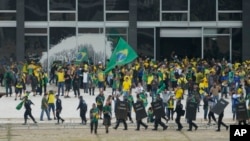 FILE - Supporters of Brazil's former President Jair Bolsonaro storm the Supreme Court building in Brasilia, Jan. 8, 2023. The court unanimously voted, April 8, 2024, that the armed forces have no constitutional power to intervene in disputes between government branches.