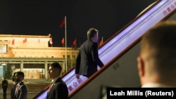 Ngoại trưởng Hoa Kỳ Antony Blinken lên máy bay ở London để đi Bắc Kinh, Trung Quốc. (Ảnh tư liệu).