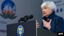 Američka ministarka finansija Janet Yellen govori na konferenciji za novinare uoči sastanka ministara finansija G20 u Gandhinagaru, Indija, 16. jula 2023.