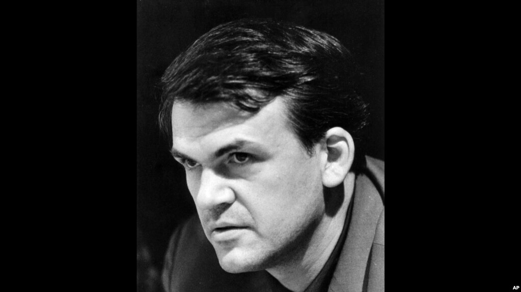 Një fotografi e Milan Kunderas e marrë në Pragë, më 27 qershor 1967