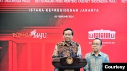 Mahfud MD secara resmî telah menyampaikan surat pengunduran diri sebagai Menko Polhukam kepada Presiden Jokowi di Istana Kepresidenan, Jakarta, Kamis, 1 Februari 2024. ( biro setpres)
