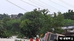 দক্ষিণ ভারতের তেলেঙ্গানা বন্যায় বিধ্বস্ত, জলের নীচে গ্রাম