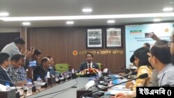 প্রবাসী কল্যাণ ও বৈদেশিক কর্মসংস্থান মন্ত্রণালয়ের ওয়েজ আর্নার্স কল্যাণ বোর্ডের আয়োজনে প্রবাসী কল্যাণ ভবনে সাংবাদিকদের সঙ্গে মতবিনিময় সভা। মঙ্গলবার, ২৮ নভেম্বর, ২০২৩।