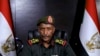 Jenderal Abdel-Fattah Burhan, komandan Angkatan Bersenjata Sudan, berbicara di lokasi yang dirahasiakan dalam pidato pertamanya sejak pertempuran di Sudan dimulai hampir seminggu yang lalu, dalam gambar yang dibuat oleh Angkatan Bersenjata Sudan, 21 April 2023. 