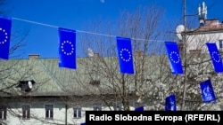 Zastave Evropske unije u centru Sarajeva prije odluke Evropskog vijeća o o odluci o otvaranju pristupnih pregovora između BiH i EU, 19.03.2024.