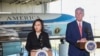 El presidente de la Cámara de Representantes, Kevin McCarthy, y la presidenta de Taiwán, Tsai Ing-wen, dan declaraciones a la prensa después de una reunión de liderazgo bipartidista en la Biblioteca Presidencial Ronald Reagan en Simi Valley, California, el 5 de abril de 2023.