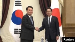 윤석열 한국 대통령과 기시다 후미오 일본 총리가 지난달 12일 나토 정상회의가 열린 리투아니아 빌뉴스에서 양자회담을 했다.