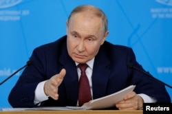 Ruski predsjednik Vladimir Putin drži govor tokom sastanka sa rukovodstvom Ministarstva vanjskih poslova Rusije u Moskvi, 14. juni 2024.