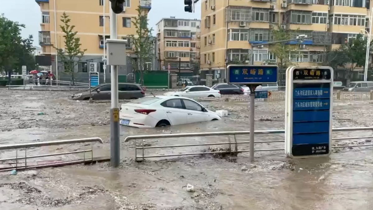 北京豪雨導致洪水氾濫橋樑坍塌故宮泡水
