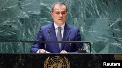 Menteri Luar Negeri Azerbaijan Jeyhun Bayramov Hassen menyampaikan pidato pada Sidang ke-78 Majelis Umum PBB di New York City, AS, 23 September 2023. (Foto: Eduardo Munoz/REUTERS)