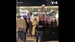 以色列人质家属聚集国防部外抗议 要求政府同意新的人质交换