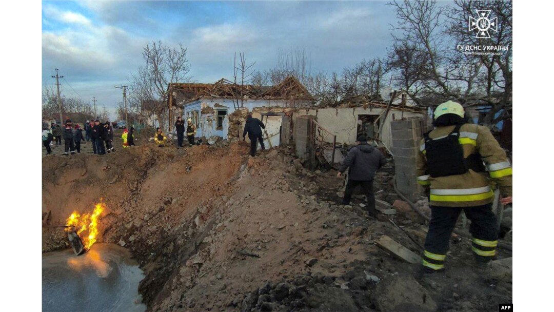 Serangan rudal di Mykolaiv, di tengah invasi Rusia ke Ukraina. Setidaknya tiga orang tewas dalam gelombang "besar" serangan rudal dan drone Rusia di Ukraina pada 7 Februari 2024. (Foto: via AFP)