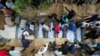 FILE - Para pelayat menguburkan jenazah warga Palestina dari keluarga Zraiee, yang tewas dalam serangan Israel, di sebuah pemakaman di Jalur Gaza tengah, 17 Oktober 2023. (REUTERS/Mohammed Fayq Abu Mostafa)