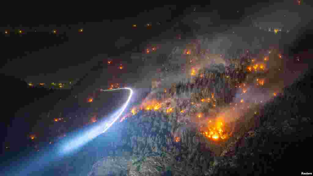 Шумски пожар на планина во Бич во близина на Бриг, Швајцарија.