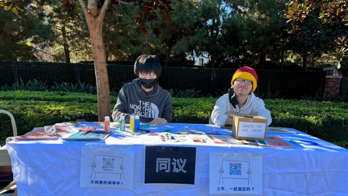 中国留学生与异议人士共聚南加大，纪念白纸运动一周年