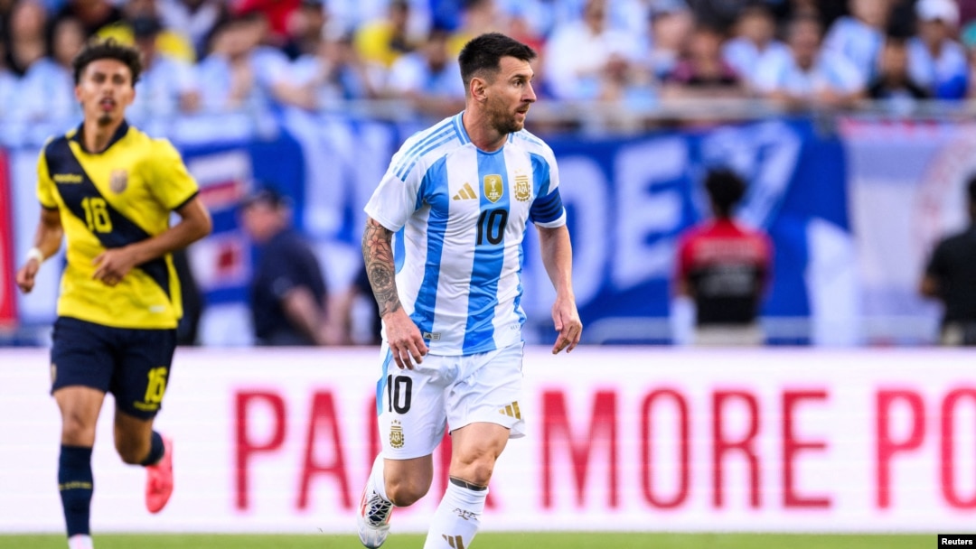 El argentino Lionel Messi en un partido contra Ecuador en el encuentro en Soldier Field. Foto: Daniel Bartel-USA TODAY