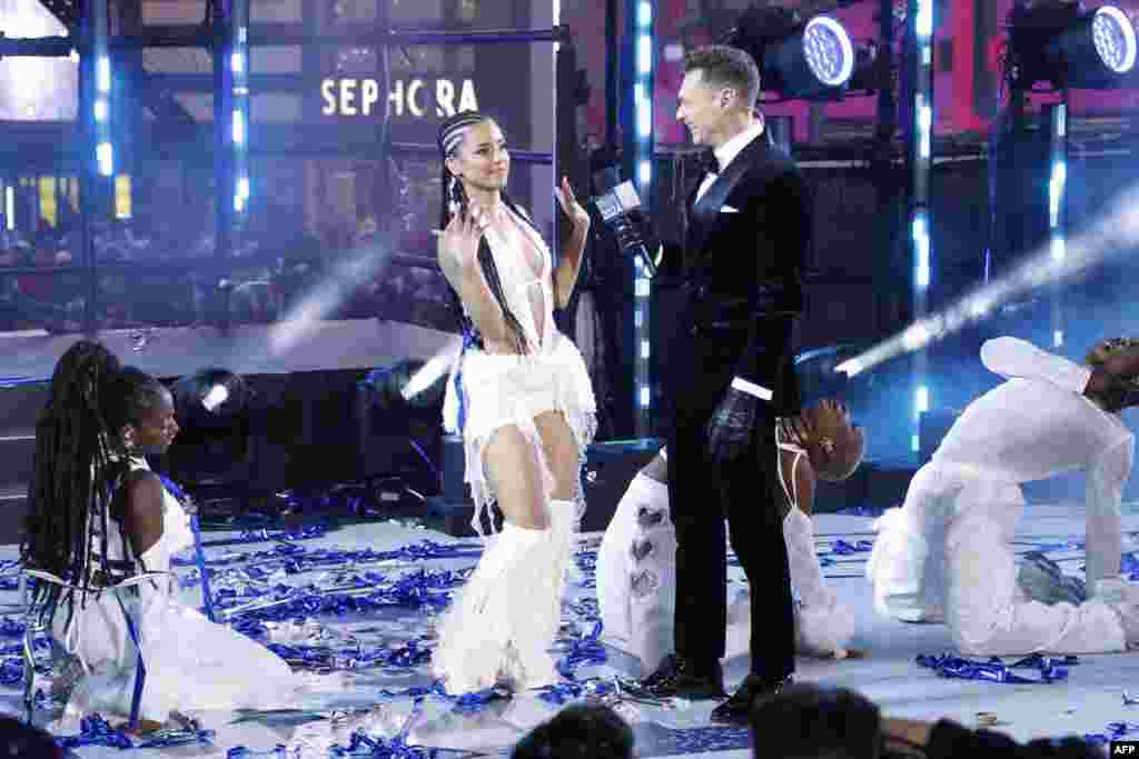 US-LIFESTYLE-HOLIDAY-NEWYEARS