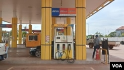 ປ້ຳນ້ຳມັນ Plus Petrol ເປັນນຶ່ງໃນຫຼາຍໆປ້ຳນ້ຳມັນຢູ່ໃນນະຄອນຫຼວງວຽງຈັນ, ພາບຖ່າຍເມື່ອວັນທີ 10 ກຸມພາ 2024.
