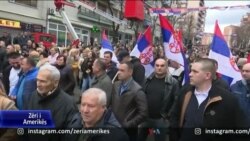 Serbët e Kosovës protestojnë kundër ndalimit të dinarit serb