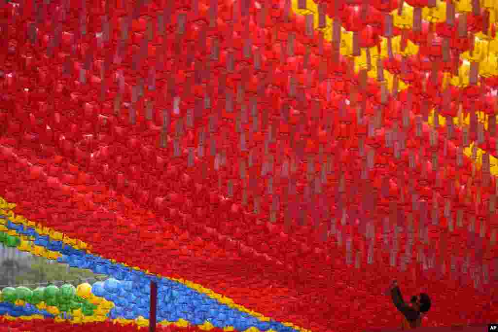 A man attaches the name tag of a worshiper in preparation for upcoming celebration of Buddha&#39;s birthday on May 27 at Jogye temple in Seoul, South Korea.